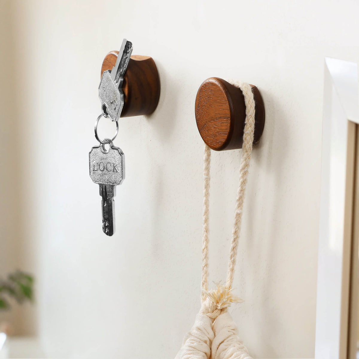 Patère en bois naturel — chambre et salle de bain