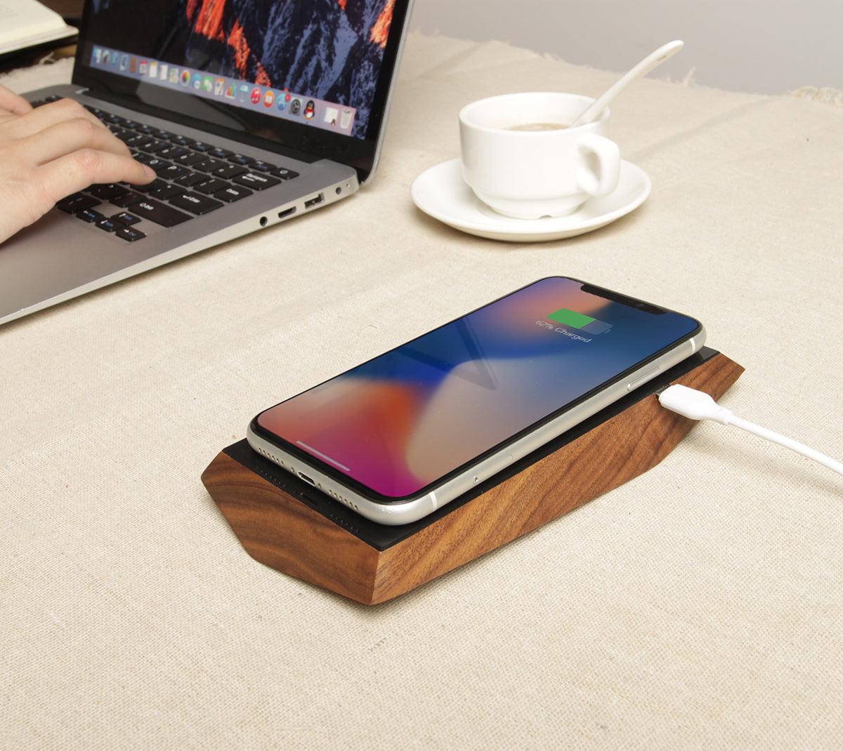 Chargeur sans fil en noyer — Modèle Ōkibo grand format