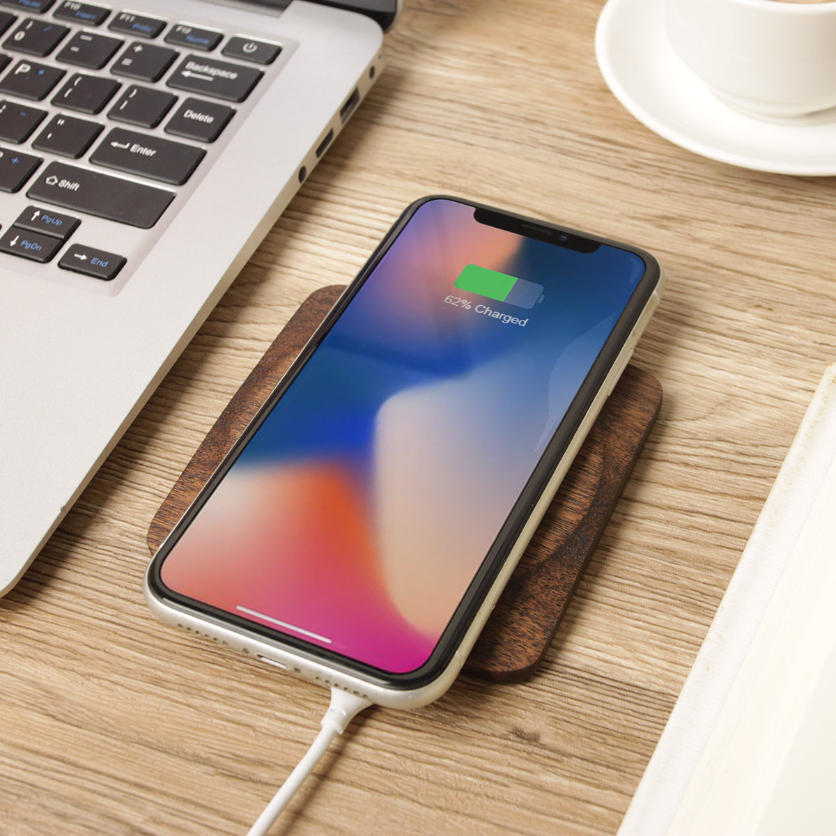 Chargeur sans fil en noyer — Petit modèle compact 10 cm