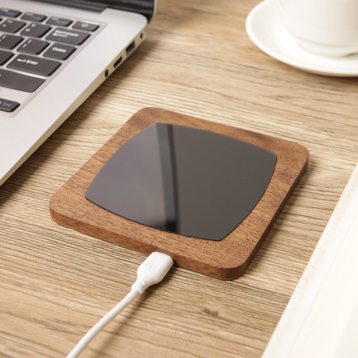 Chargeur sans fil en noyer massif — finition miroir
