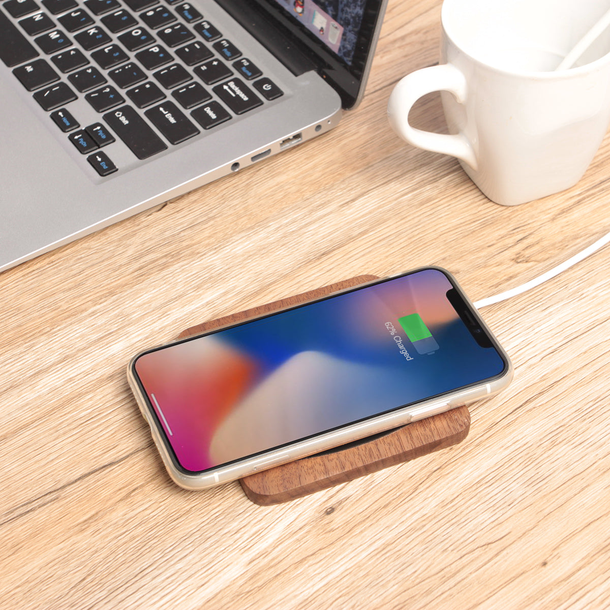 Chargeur sans fil en noyer massif — finition miroir