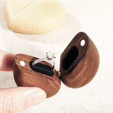 Boîte à bague en forme de cœur en bois de noyer