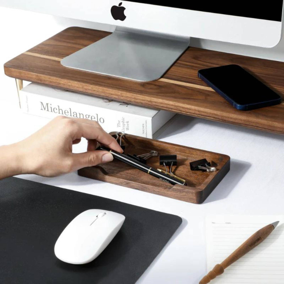 Plateau de rangement en noyer noir — organisateur bureau compact