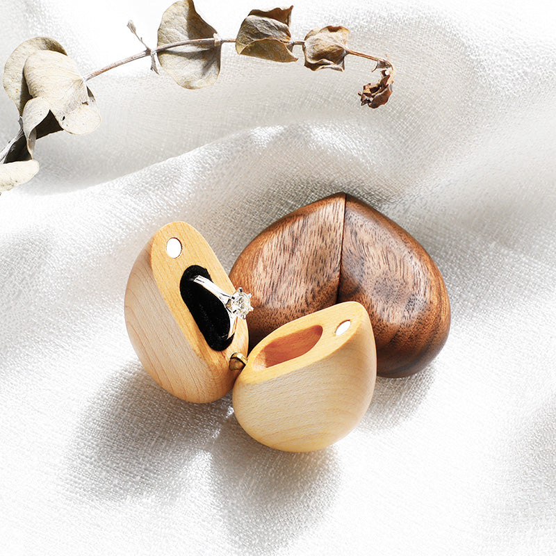 Boîte à bague en forme de cœur en bois de hêtre