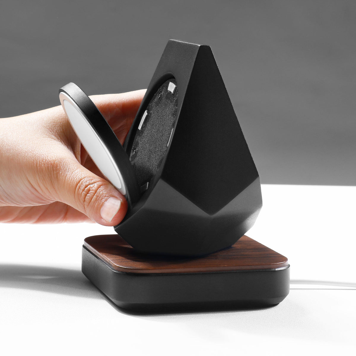 Support MagSafe GeoStone — chargeur iPhone géométrique bois