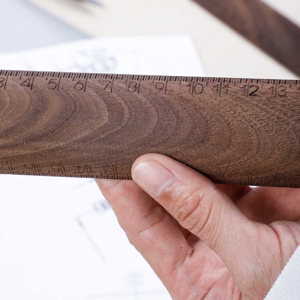Règle en bois massif noyer avec gravure personnalisée