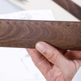 Règle en bois massif chêne rouge avec gravure personnalisée