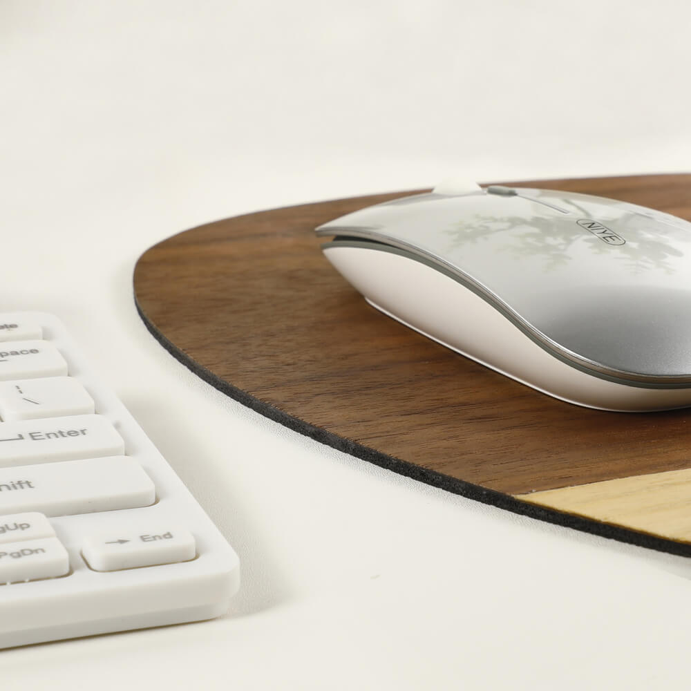 Tapis de souris en bois noyer & frêne strié — Ovale