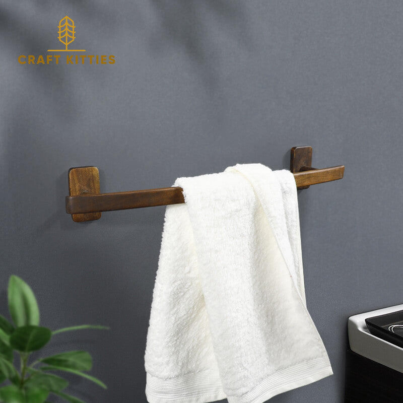 Porte-serviettes mural en bois Arc — finition cirée, salle de bain
