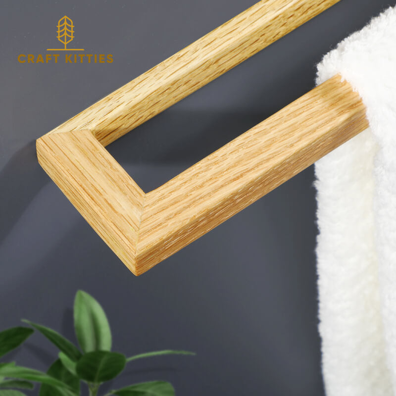 Porte-serviettes mural en bois Arc — finition cirée, salle de bain