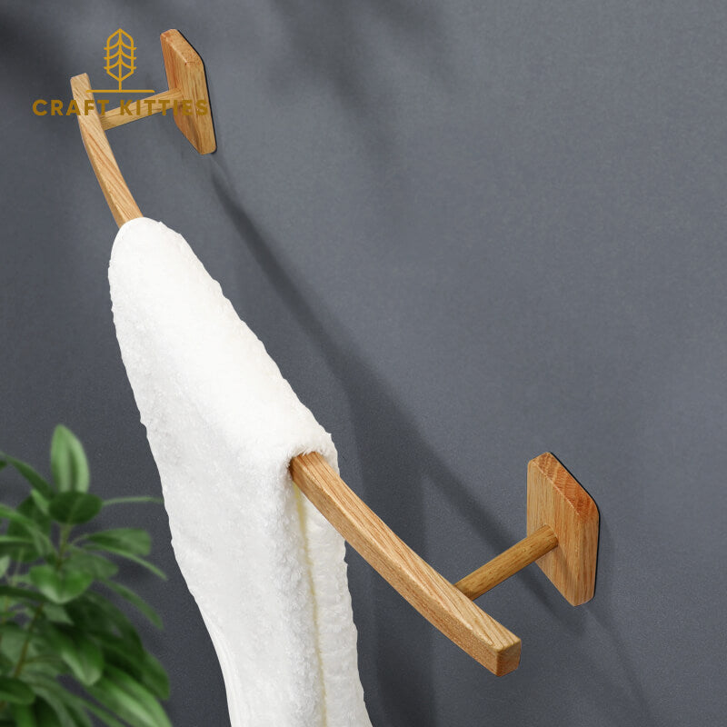 Porte-serviettes mural en bois Arc — finition cirée, salle de bain