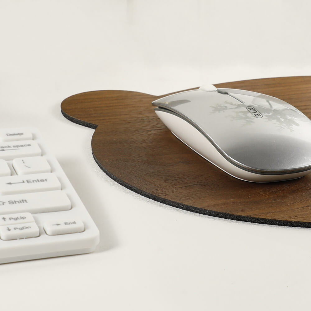 Tapis de souris en bois de noyer — Forme ours ou chat