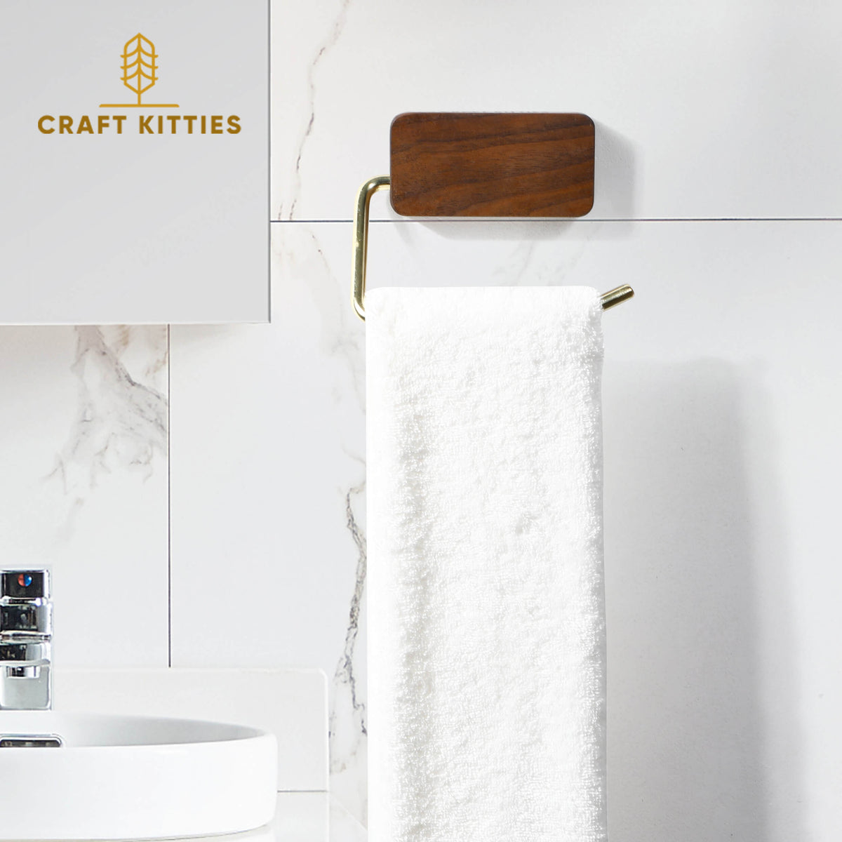 Patère murale bois salle de bain avec étagère en noyer
