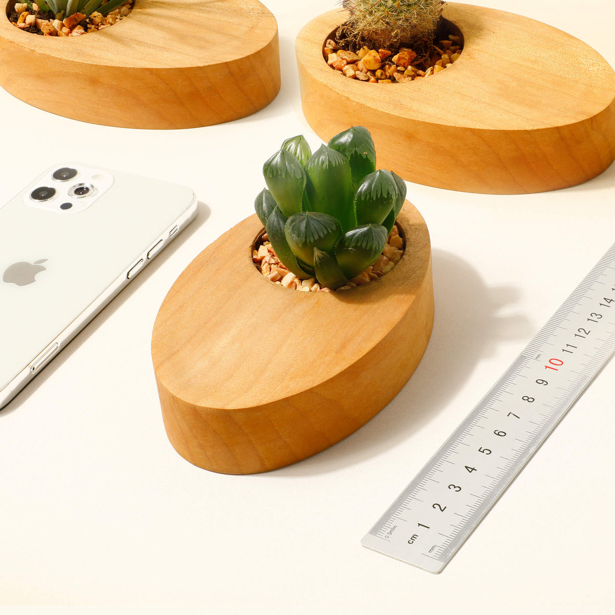 Pot à plante en bois pour bureau — décoration minimaliste