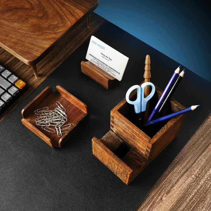 Trône de crayon — porte-crayons en bois massif gravé