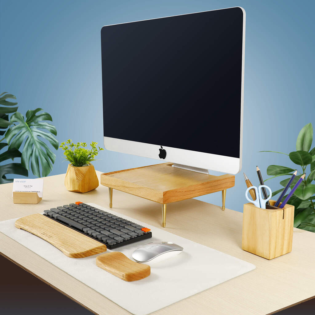 Support écran iMac en bois de chêne rouge — 26 cm, pieds laiton