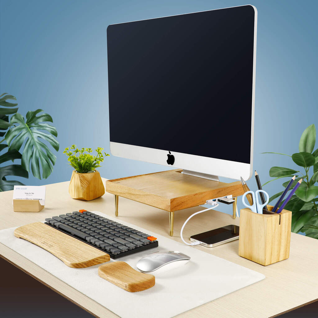 Support iMac bois chêne rouge avec ports USB — déco bureau