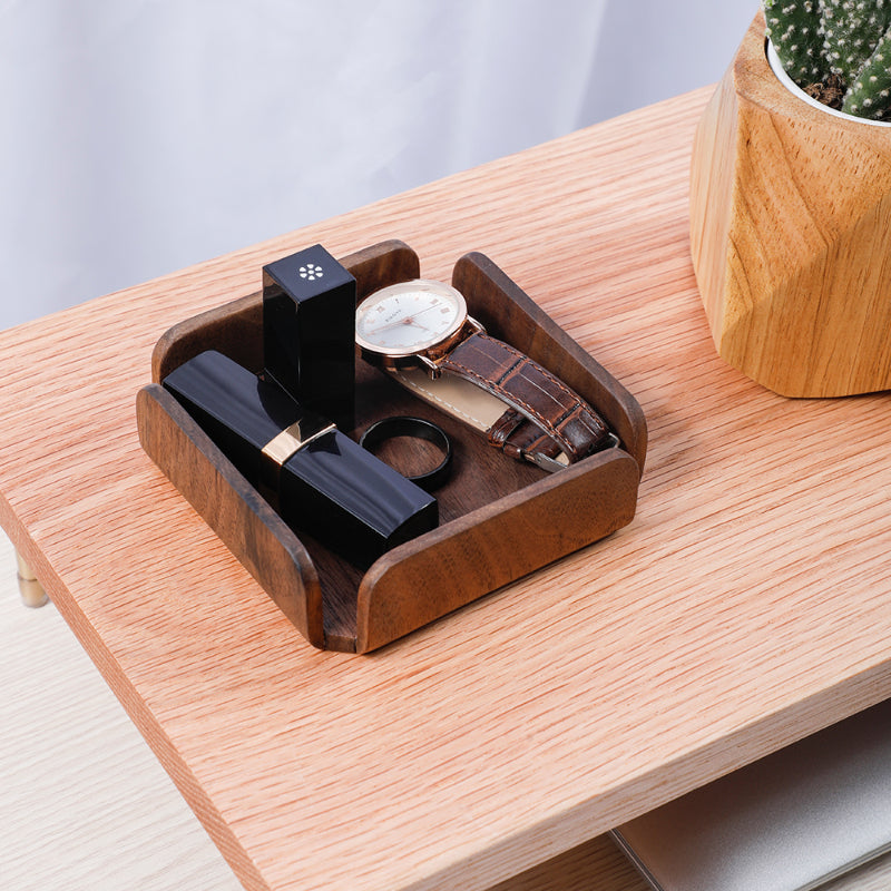 Petit plateau en noyer massif — rangement bureau et salle de bain