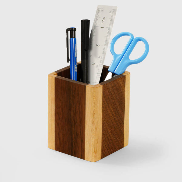 Pot à crayons bois noyer et érable — bureau design