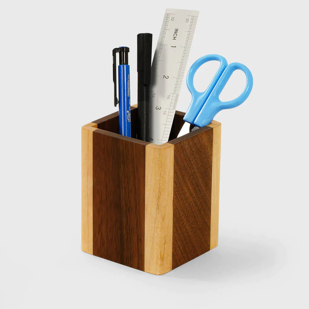 Porte-crayon bi-colore en bois — essences mixtes, bureau déco