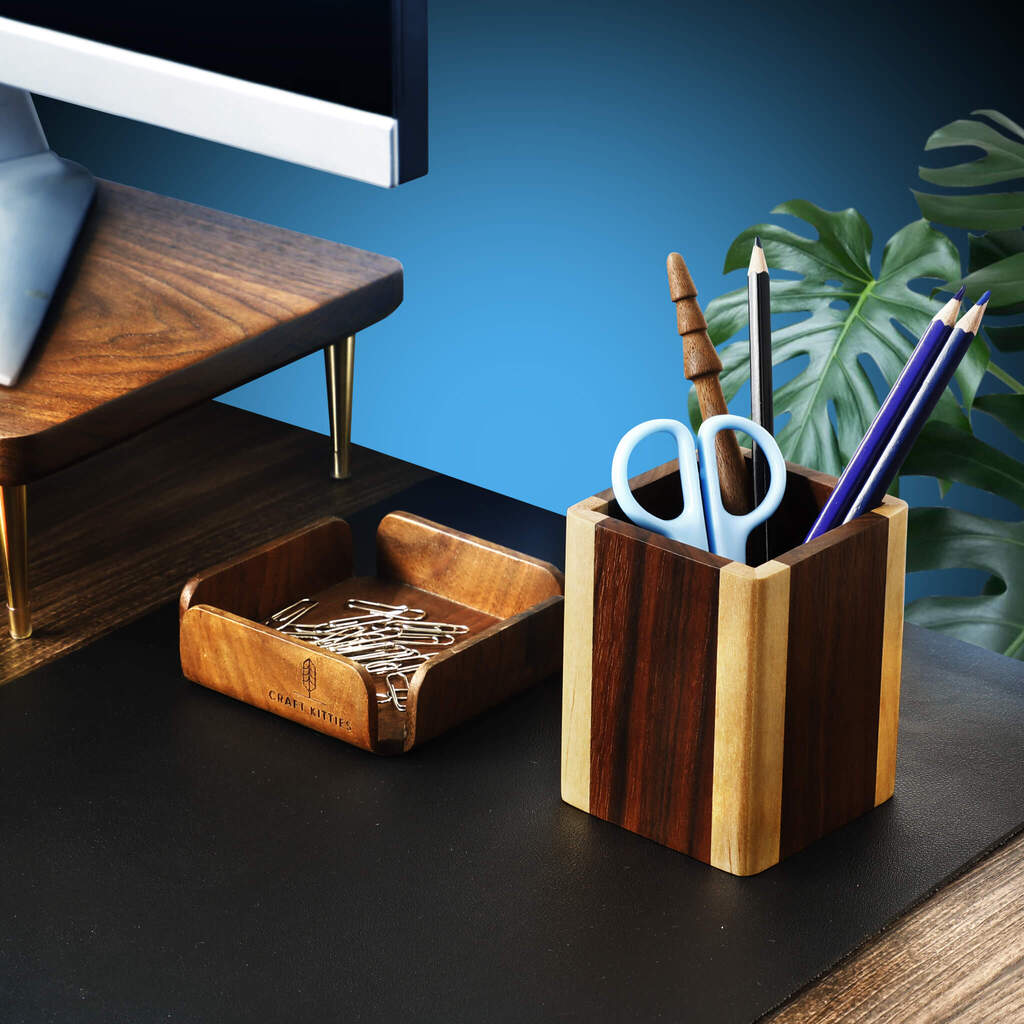 Pot à crayons bois noyer et érable — bureau design