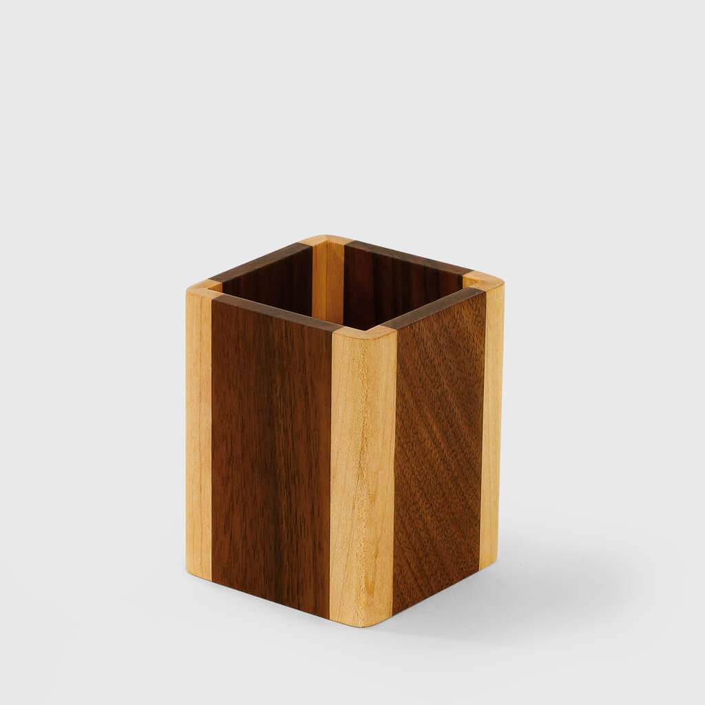 Pot à crayons bois noyer et érable — bureau design