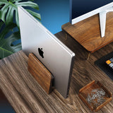 Support MacBook vertical en bois de noyer — bureau épuré