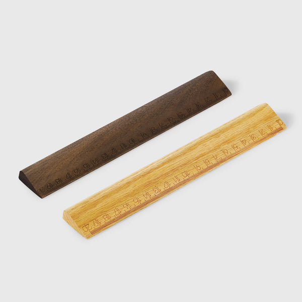 Règle triangulaire en bois massif — Noyer et chêne rouge