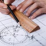 Règle triangulaire en bois massif — Noyer et chêne rouge