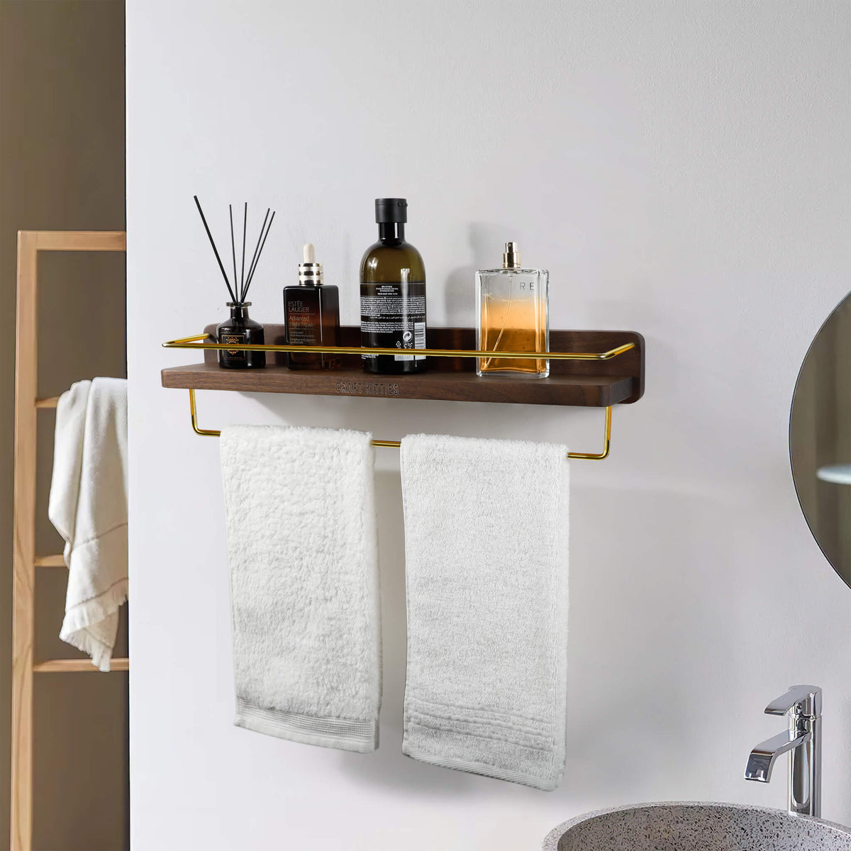 Étagère murale bois avec porte-serviettes — chêne naturel