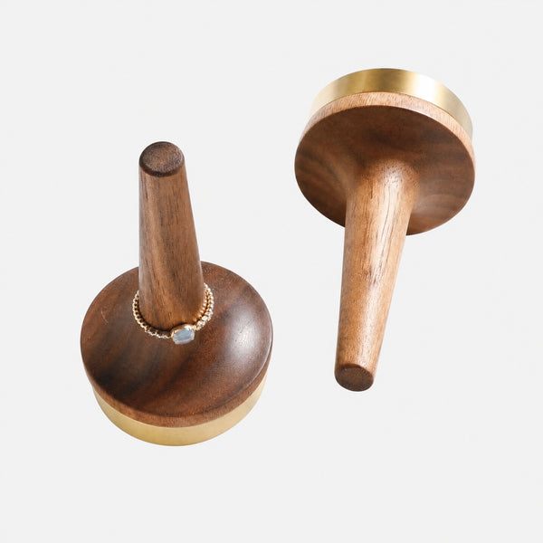 Porte-bague en bois de noyer et laiton massif